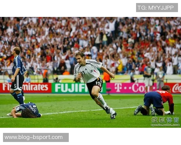 国际赛荷兰与秘鲁激战成和精彩进球回顾与分析